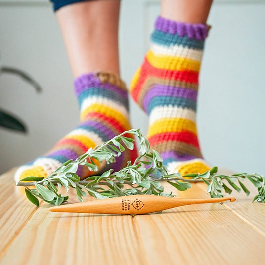 CROCHET PATTERN + VIDEO Felici Beginner Crochet Sock Pattern, Easy to follow crochet pattern footwear fashion, self-striping yarn