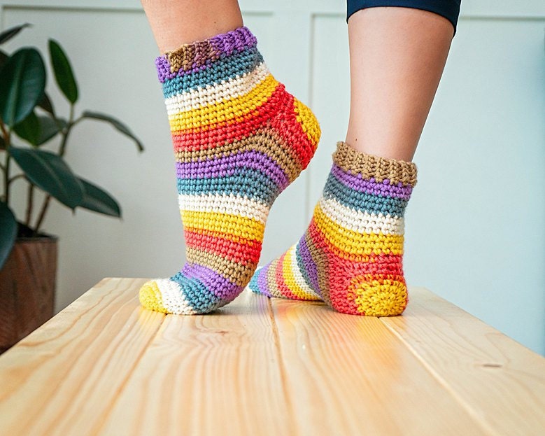 CROCHET PATTERN + VIDEO Felici Beginner Crochet Sock Pattern, Easy to follow crochet pattern footwear fashion, self-striping yarn
