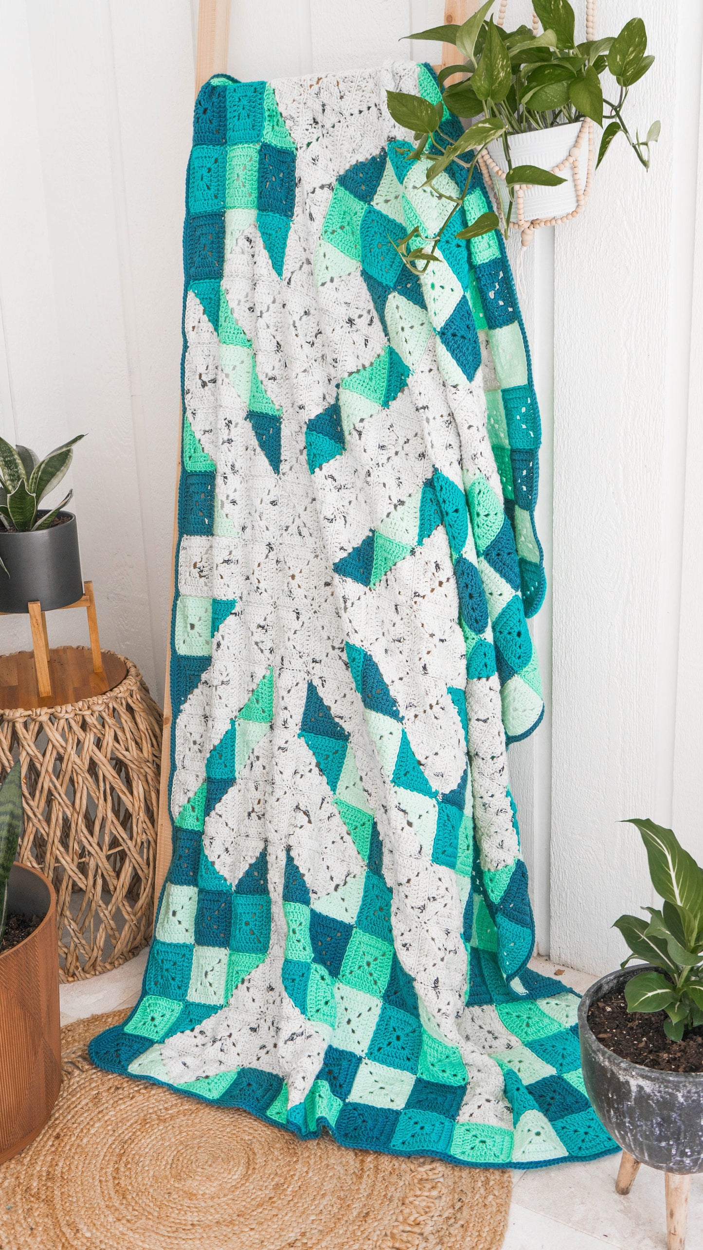 CROCHET PATTERN + VIDEO Quilt-Look Granny Square Blanket Crochet Pattern, Learn to Make Granny Squares with a Video Tutorial Crochet Blanket