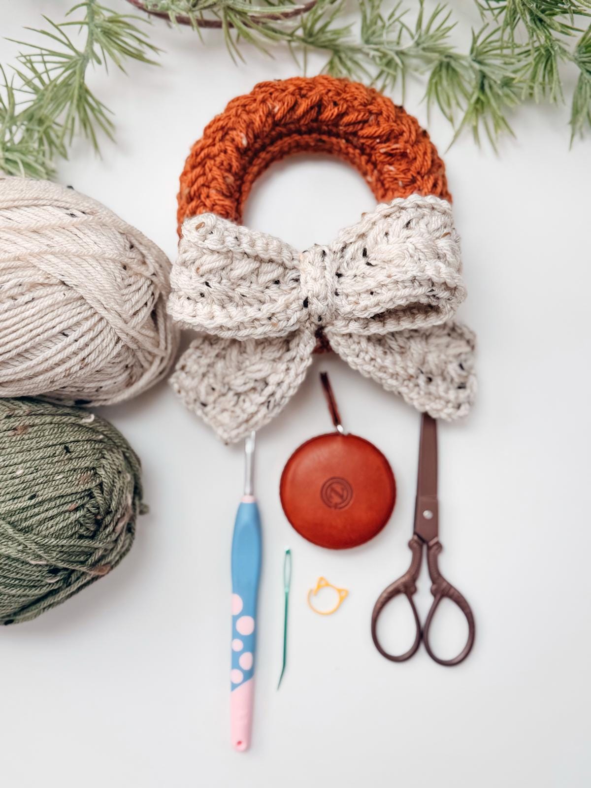 CROCHET PATTERN + VIDEO Wheat Stitch Crochet Wreath Pattern in 4 Sizes, Quick Holiday Crochet Decor Christmas Wreath Crochet Pattern+ Video