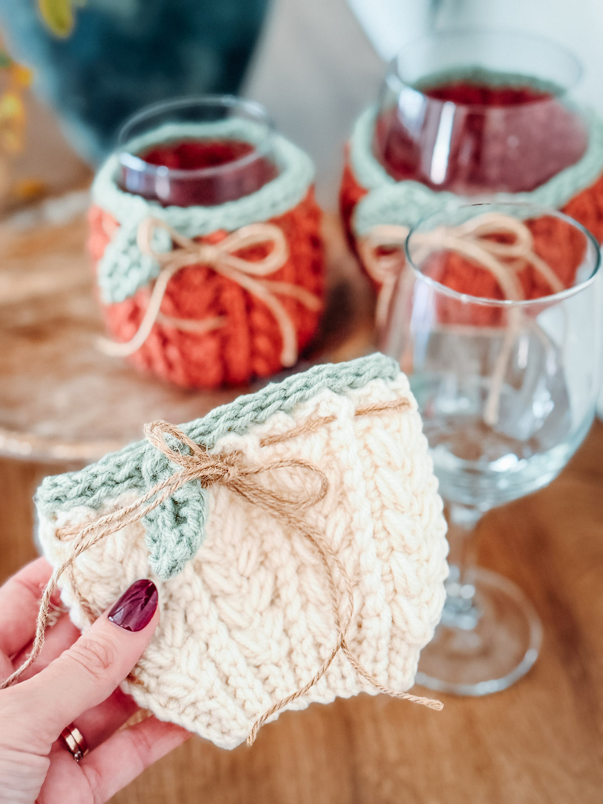 Wheat Stitch Wine Glass Cover Crochet Pattern + Video | 4 Sizes