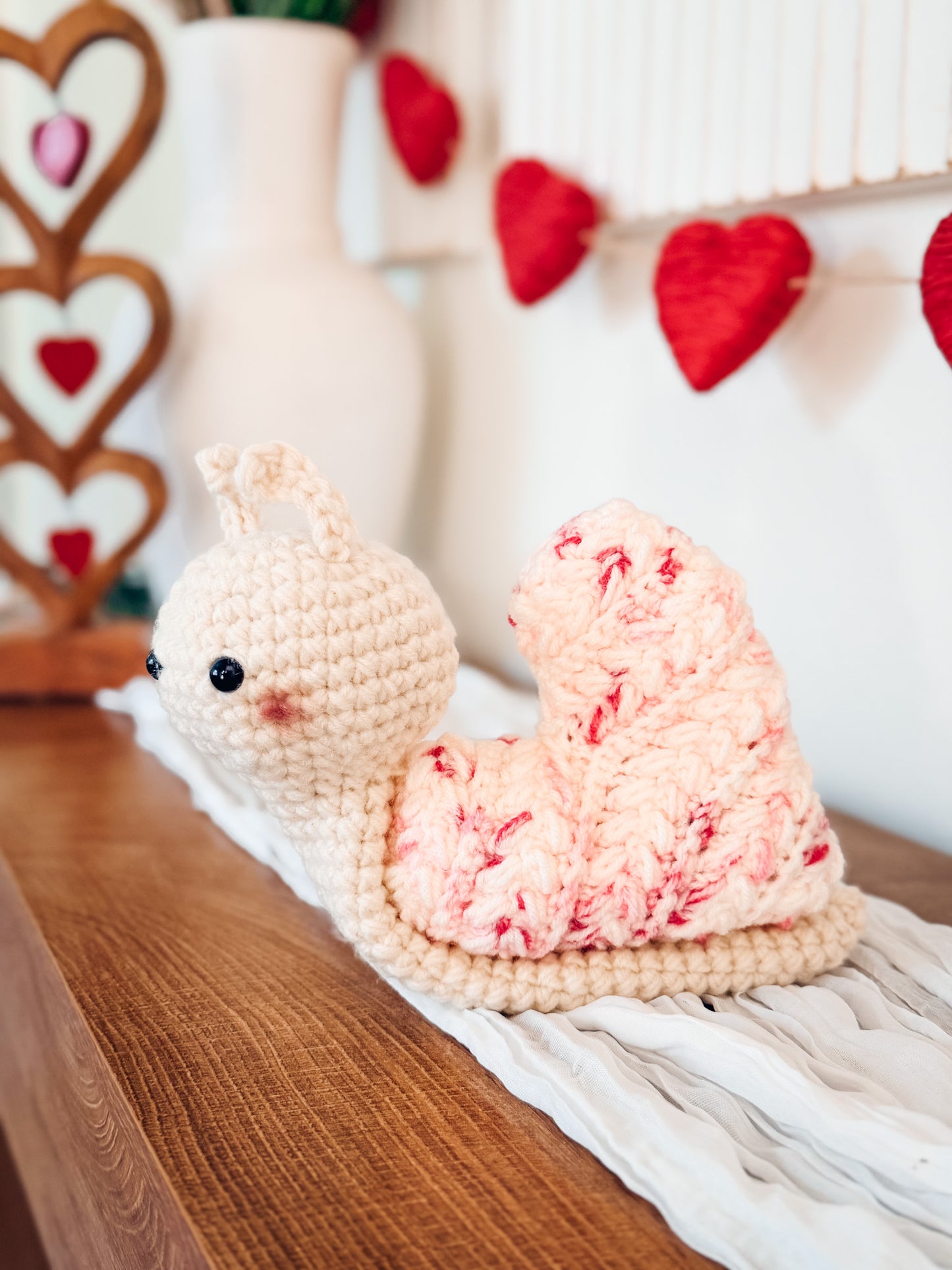 Wheat Stitch™ Snail Crochet Pattern + Step-by-Step Video Tutorial