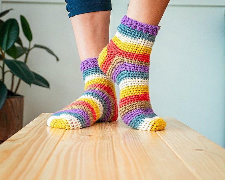 CROCHET PATTERN + VIDEO Felici Beginner Crochet Sock Pattern, Easy to follow crochet pattern footwear fashion, self-striping yarn