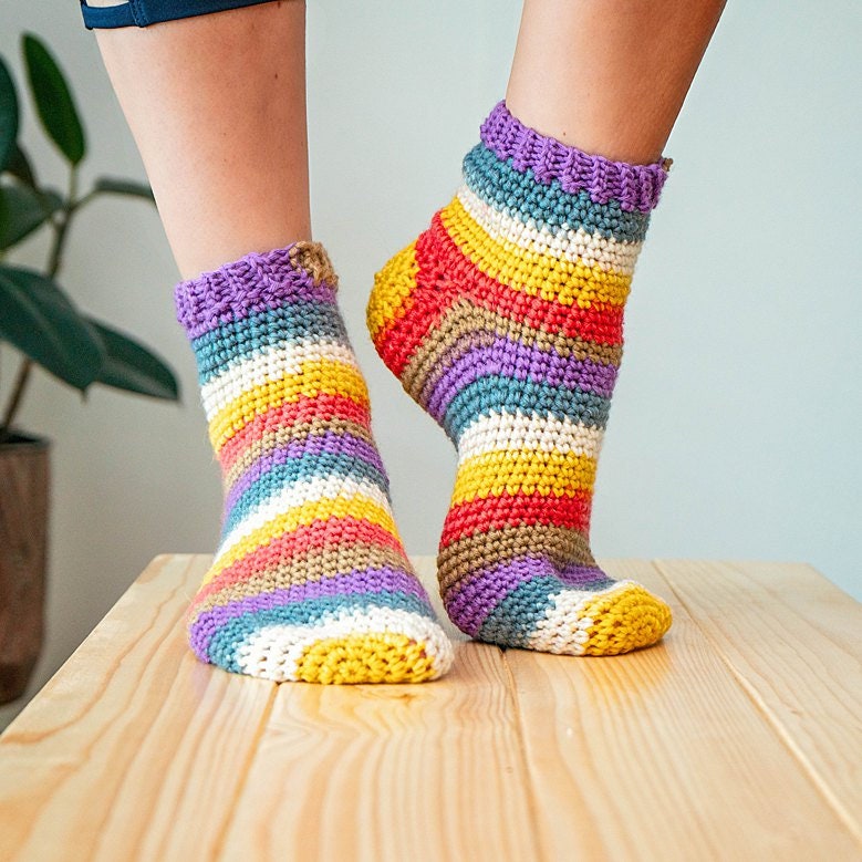 CROCHET PATTERN + VIDEO Felici Beginner Crochet Sock Pattern, Easy to follow crochet pattern footwear fashion, self-striping yarn