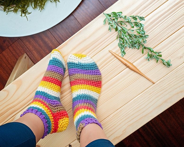 CROCHET PATTERN + VIDEO Felici Beginner Crochet Sock Pattern, Easy to follow crochet pattern footwear fashion, self-striping yarn
