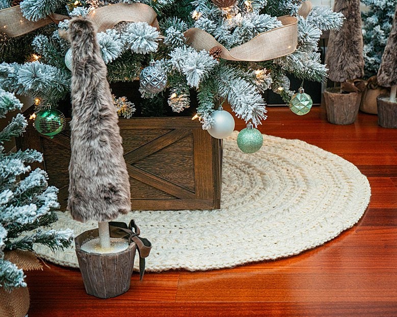 CROCHET PATTERN + VIDEO Wreath Tree Skirt Crochet Pattern, Home Decor, Holiday Crochet Decor Pattern, Christmas Home Decor