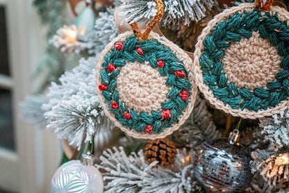 CROCHET PATTERN + VIDEO Crochet Wreath Ornament & Coaster, Christmas Decor, Holiday Decor Crochet Pattern, Spring Crochet Pattern