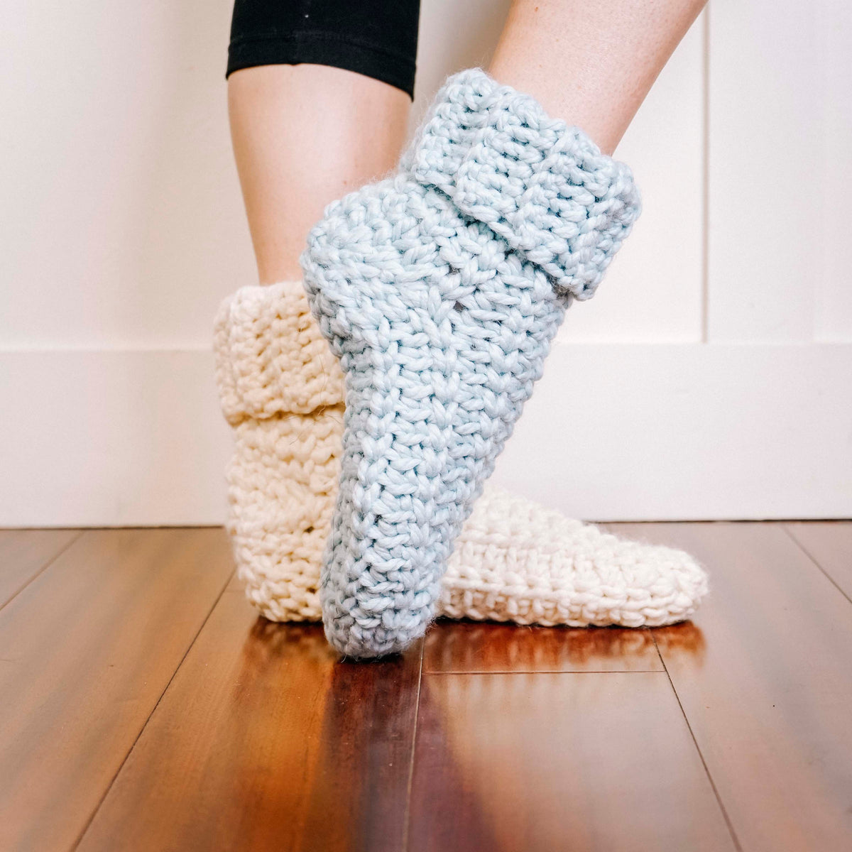 CROCHET PATTERN + VIDEO How To Crochet Bulky Socks. Quick & Easy Crochet Pattern, Instant Pdf Download. Easy Crochet Slipper Socks.