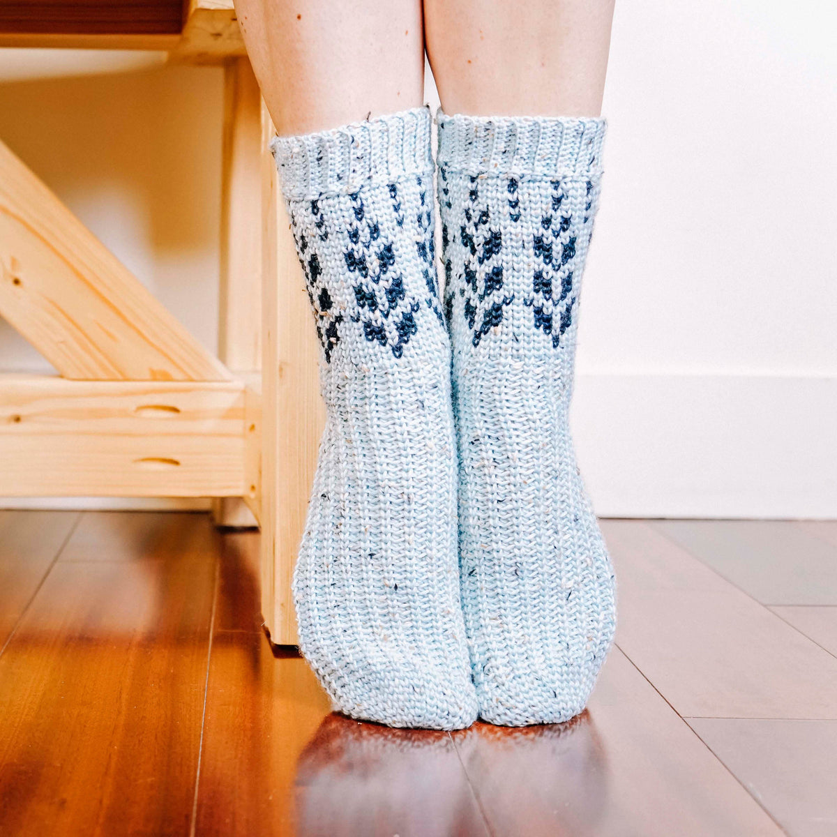 CROCHET PATTERN + VIDEO Vine Colorwork Crochet Sock Pattern, Easy to follow crochet pattern with video, footwear fashion, colorwork crochet
