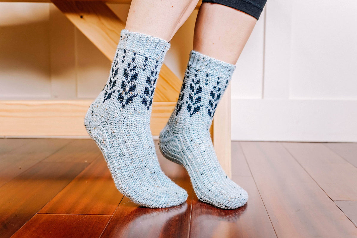CROCHET PATTERN + VIDEO Vine Colorwork Crochet Sock Pattern, Easy to follow crochet pattern with video, footwear fashion, colorwork crochet