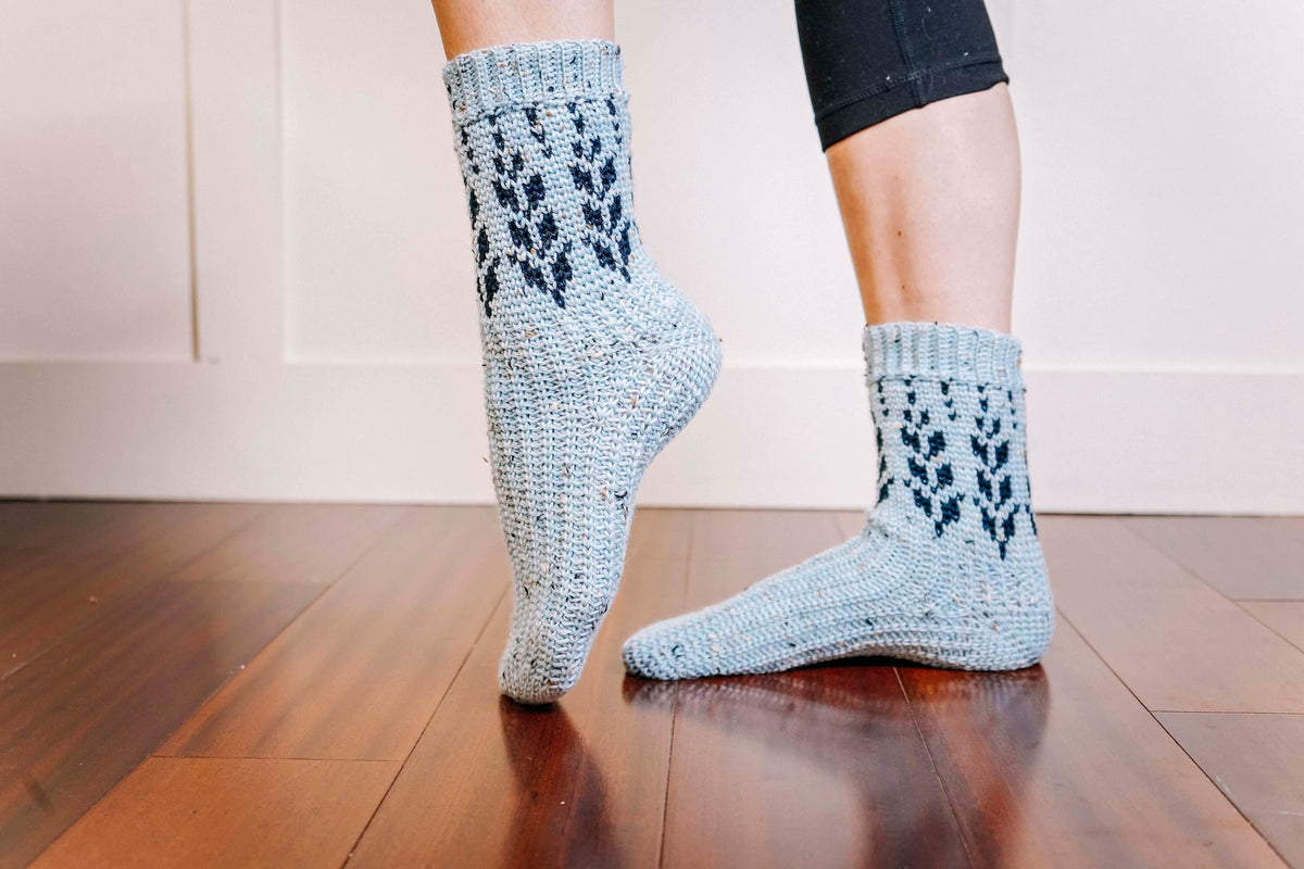 CROCHET PATTERN + VIDEO Vine Colorwork Crochet Sock Pattern, Easy to follow crochet pattern with video, footwear fashion, colorwork crochet