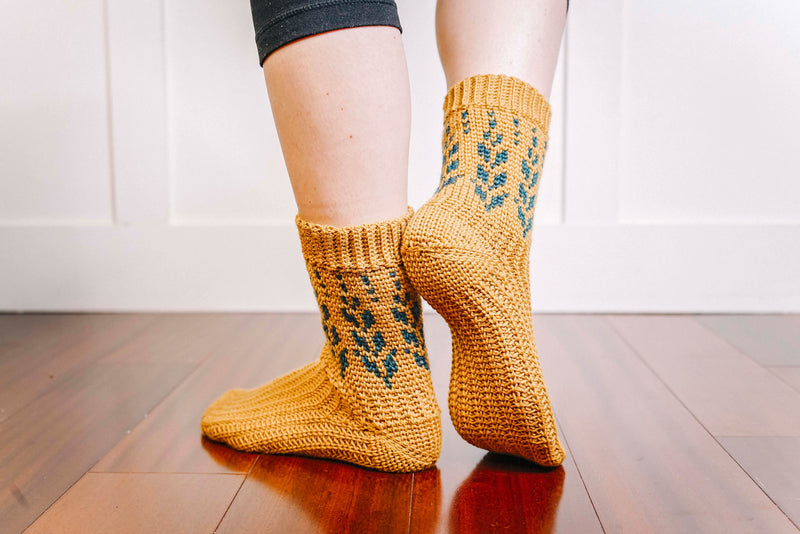 CROCHET PATTERN + VIDEO Vine Colorwork Crochet Sock Pattern, Easy to follow crochet pattern with video, footwear fashion, colorwork crochet