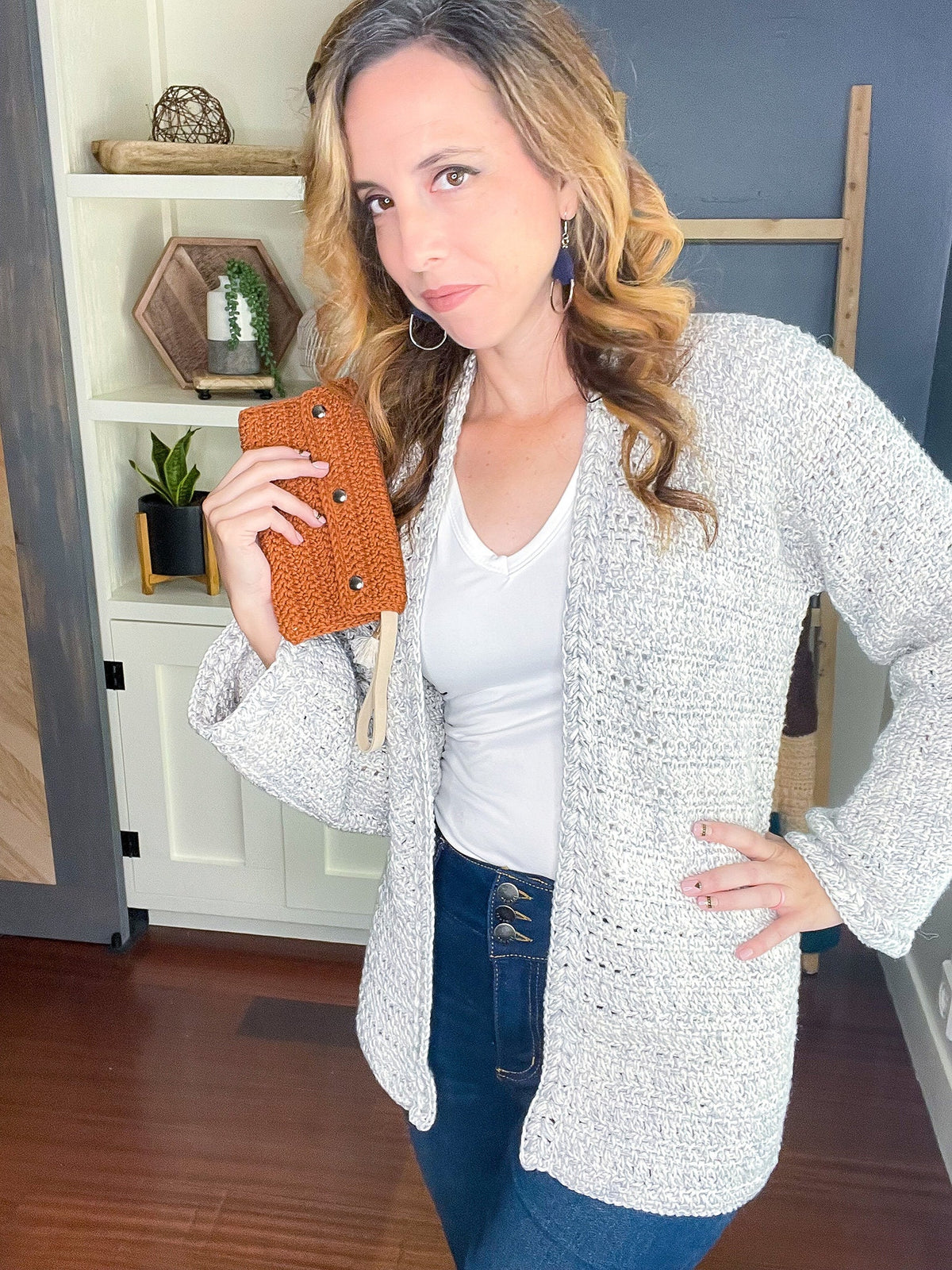 CROCHET PATTERN + VIDEO Herringbone Crochet Clutch Pattern. Make this easy and beginner crochet clutch accessory. Video tutorial included.