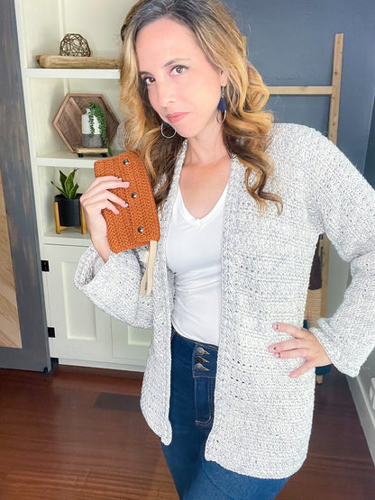 CROCHET PATTERN + VIDEO Herringbone Crochet Clutch Pattern. Make this easy and beginner crochet clutch accessory. Video tutorial included.
