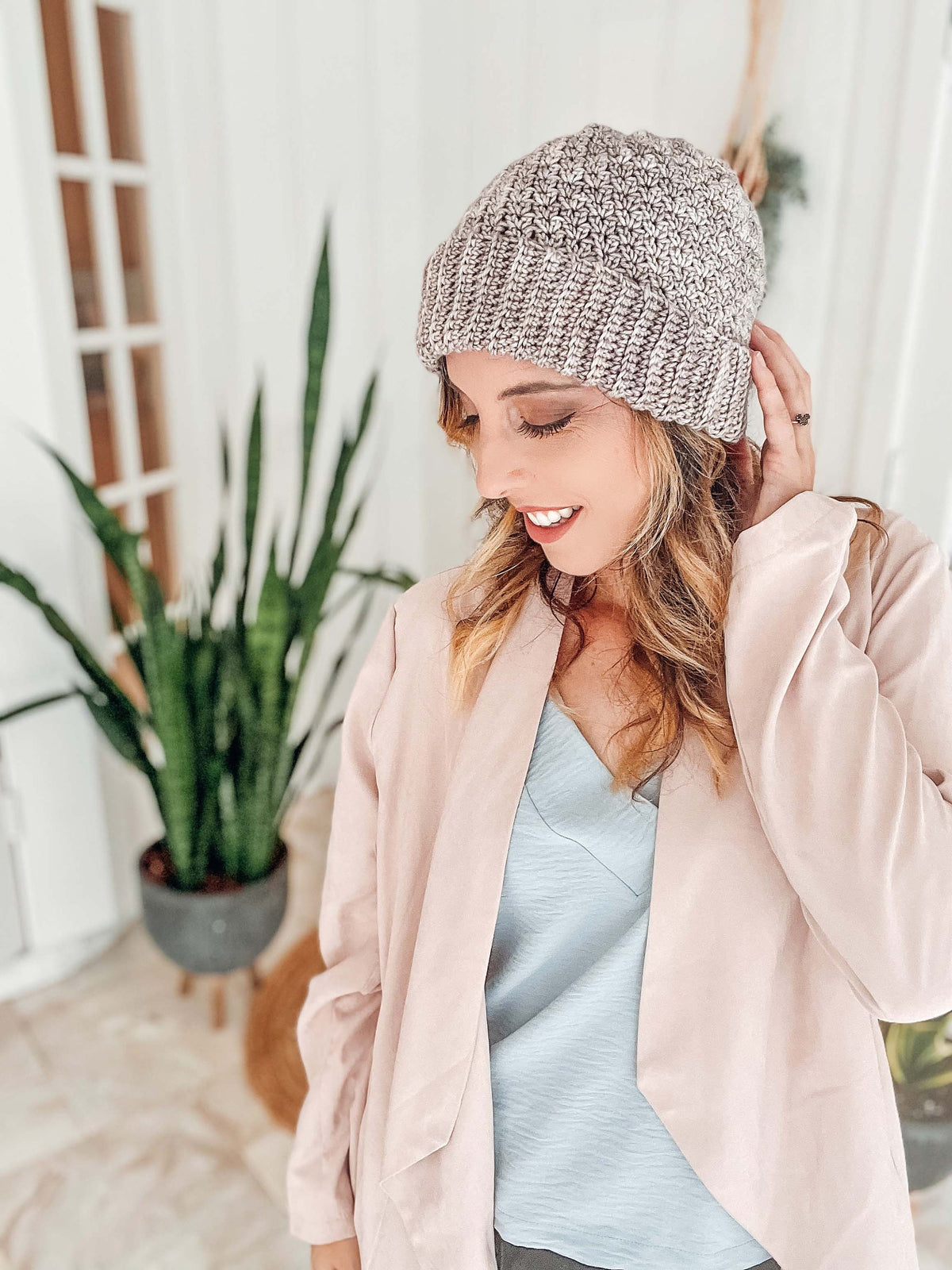 CROCHET PATTERN + VIDEO Create A Cozy Beanie With This Easy Crochet Pattern! Quick and easy crochet hat pattern. Beginner Crochet Pattern.
