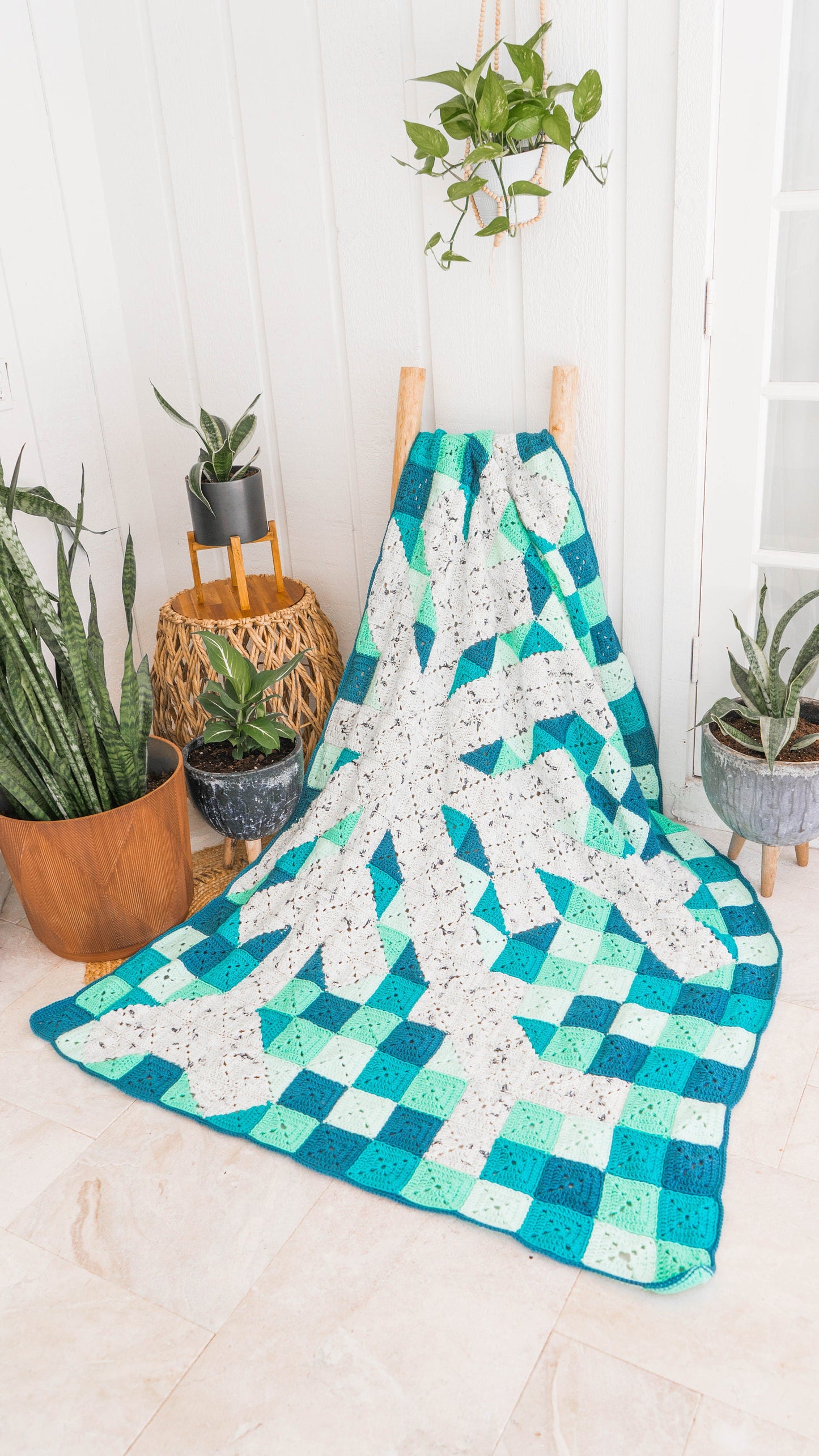 CROCHET PATTERN + VIDEO Quilt-Look Granny Square Blanket Crochet Pattern, Learn to Make Granny Squares with a Video Tutorial Crochet Blanket