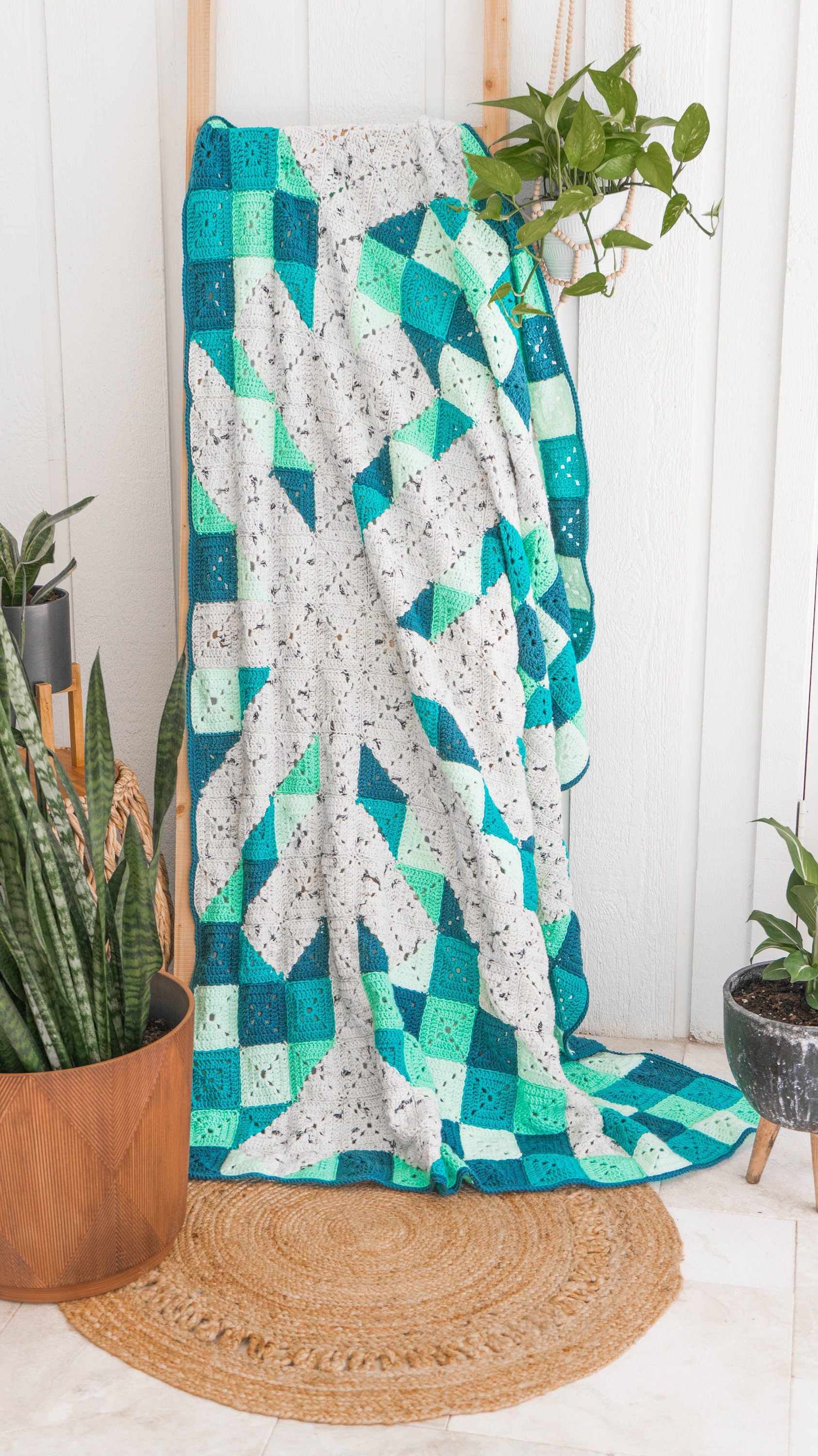 CROCHET PATTERN + VIDEO Quilt-Look Granny Square Blanket Crochet Pattern, Learn to Make Granny Squares with a Video Tutorial Crochet Blanket