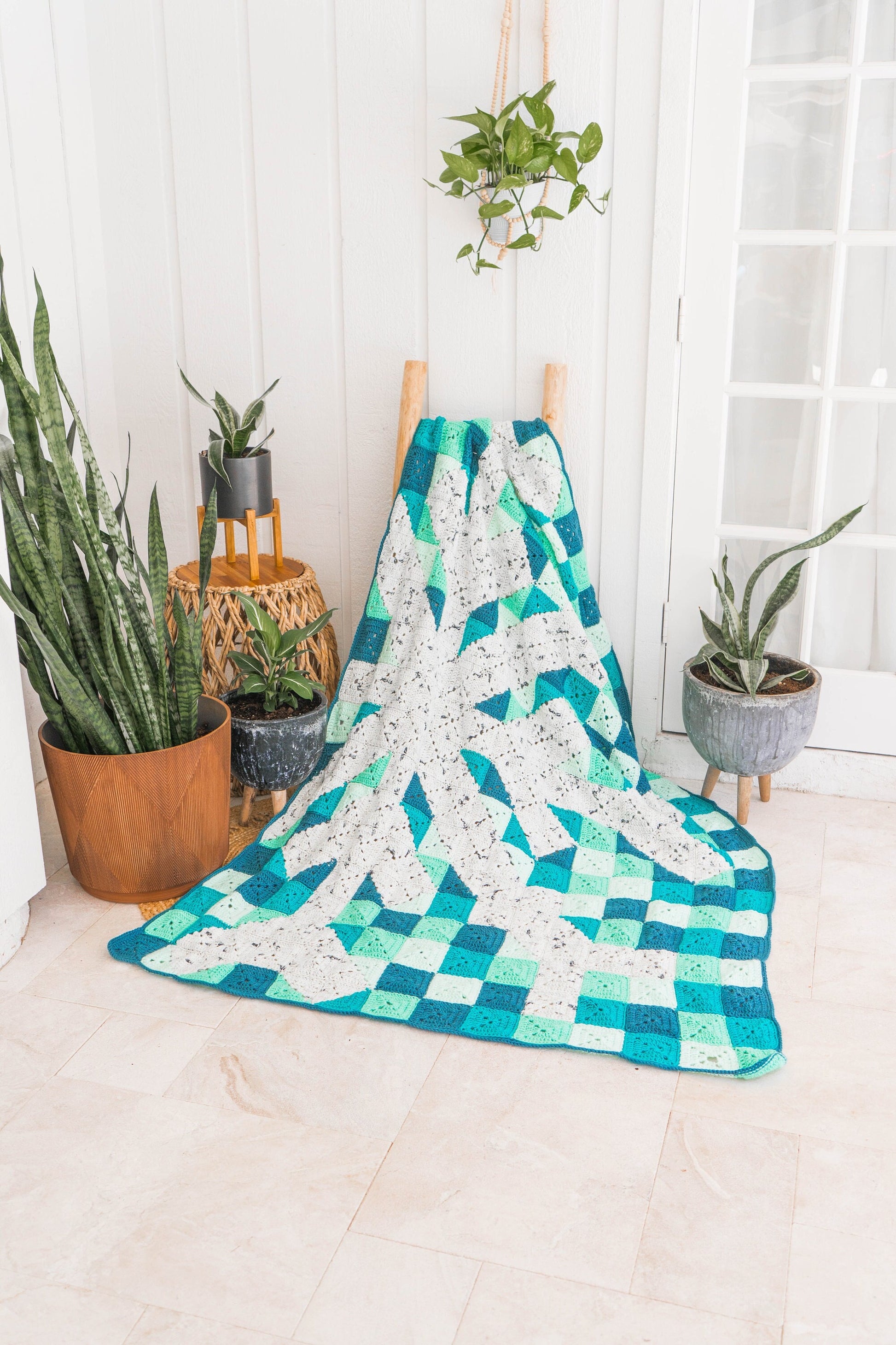CROCHET PATTERN + VIDEO Quilt-Look Granny Square Blanket Crochet Pattern, Learn to Make Granny Squares with a Video Tutorial Crochet Blanket
