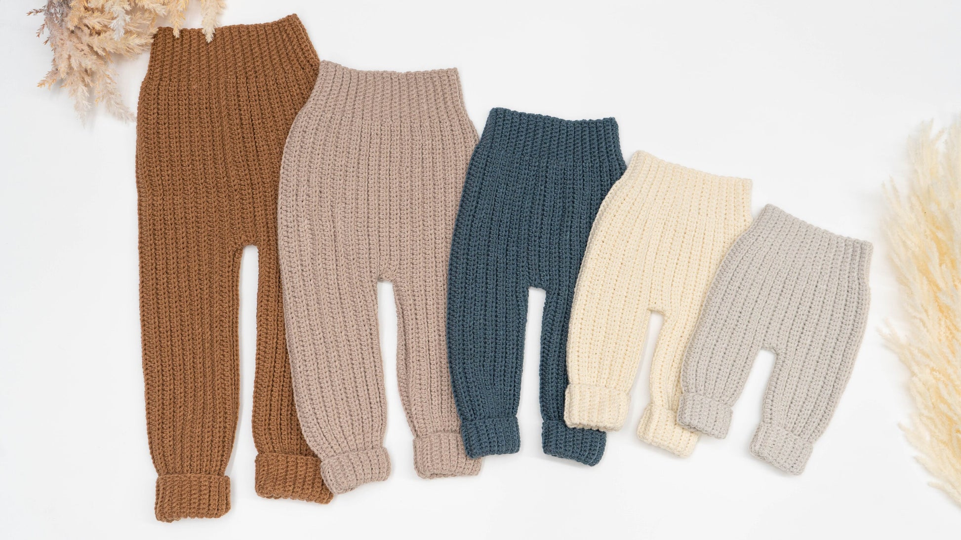 CROCHET PATTERN + VIDEO Easy Crochet Baby Pants Pattern + Video Tutorial. Sizes Newborn (3 months, 6-9 months, 12-18 months, 2-3 years).