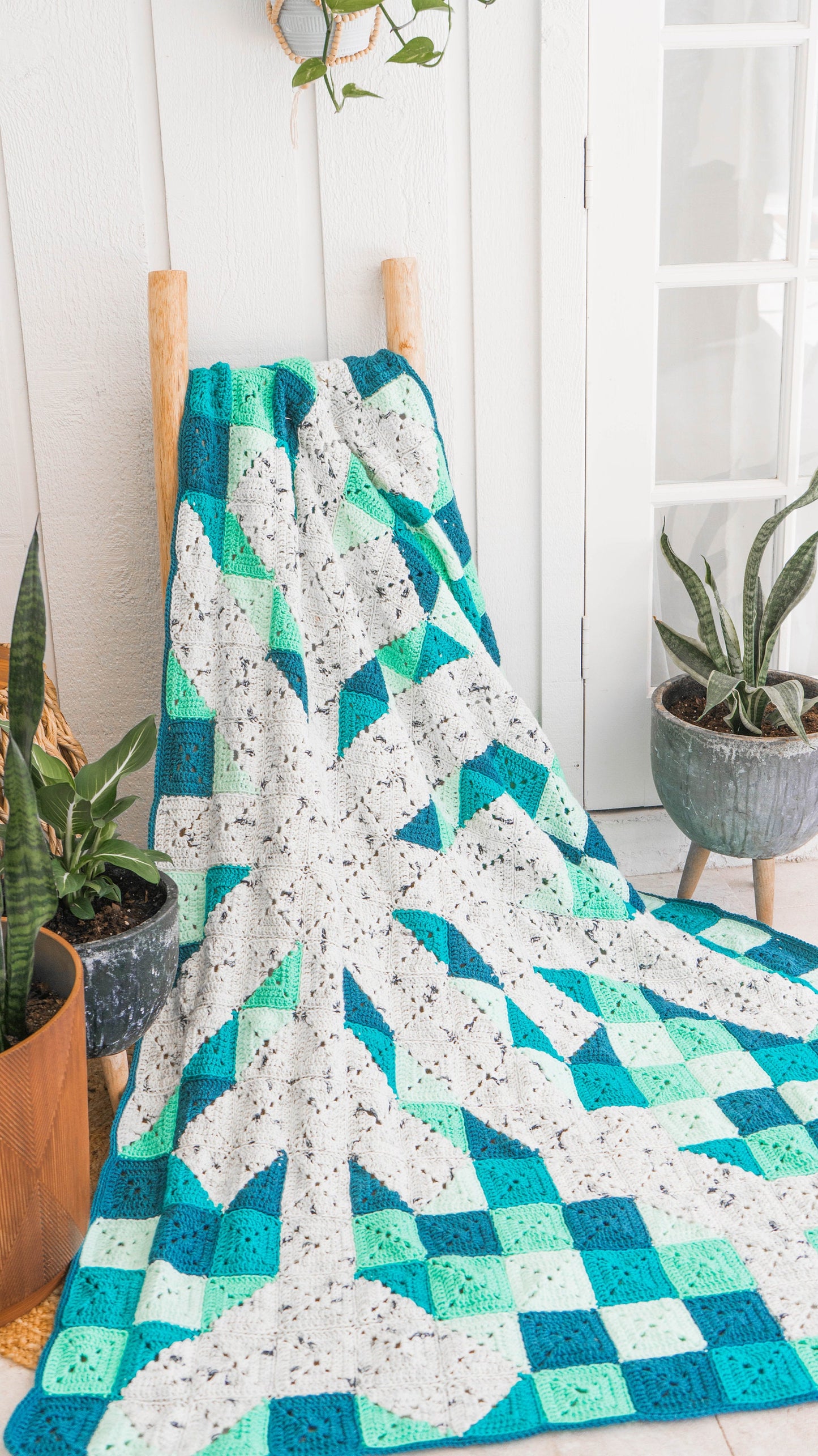 CROCHET PATTERN + VIDEO Quilt-Look Granny Square Blanket Crochet Pattern, Learn to Make Granny Squares with a Video Tutorial Crochet Blanket