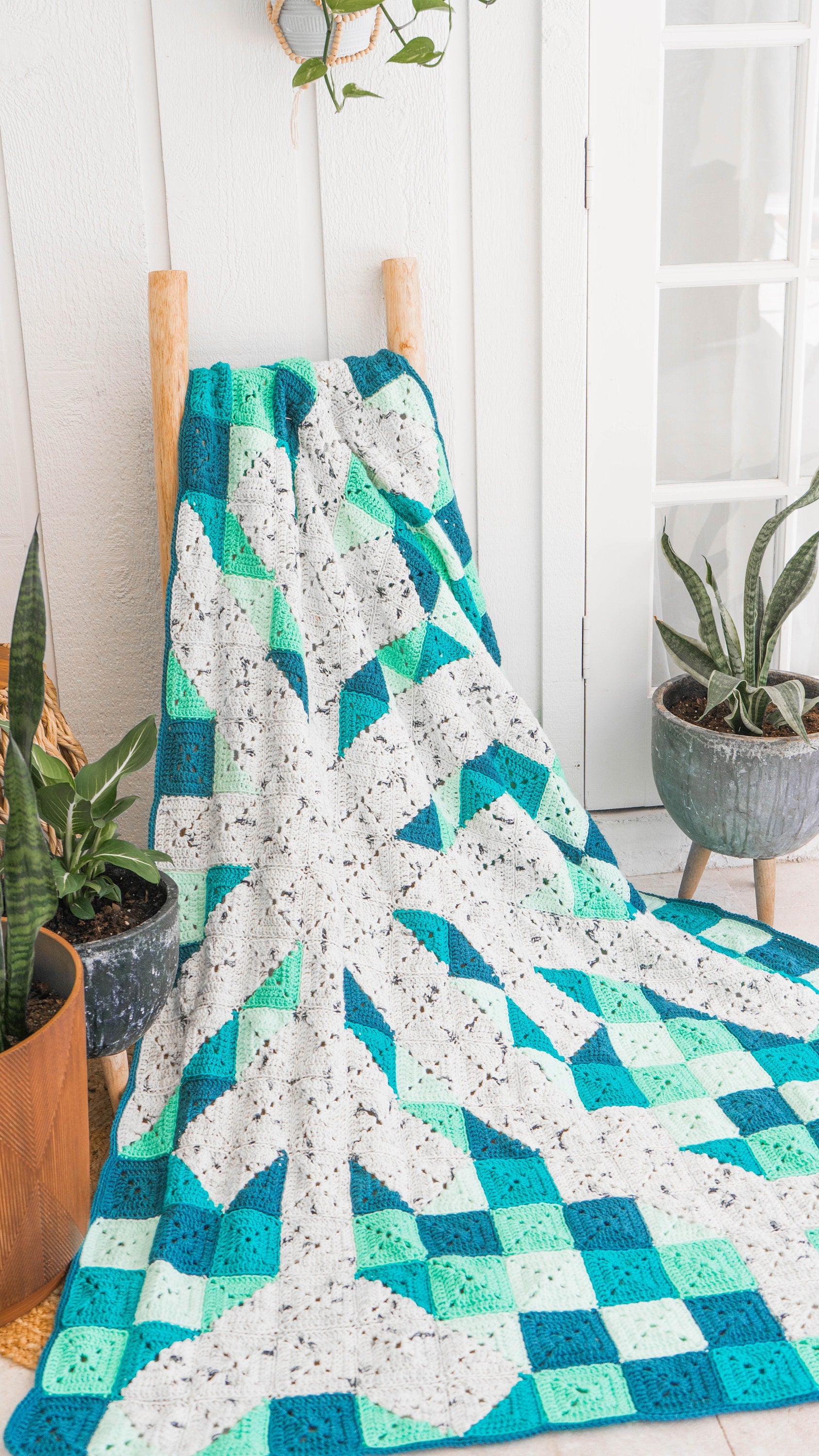 CROCHET PATTERN + VIDEO Quilt-Look Granny Square Blanket Crochet Pattern, Learn to Make Granny Squares with a Video Tutorial Crochet Blanket