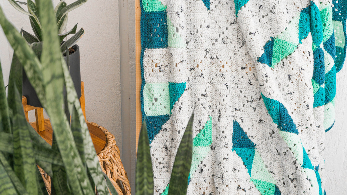 CROCHET PATTERN + VIDEO Quilt-Look Granny Square Blanket Crochet Pattern, Learn to Make Granny Squares with a Video Tutorial Crochet Blanket