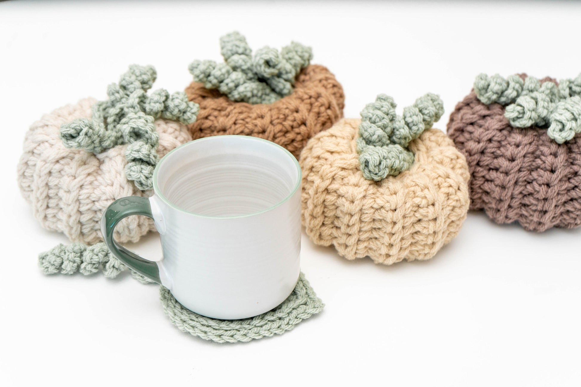 CROCHET PATTERN + VIDEO Crochet Pumpkin with Leaf Coasters - Nesting leaf coasters in a pumpkin, Fall home decor, Video tutorial!