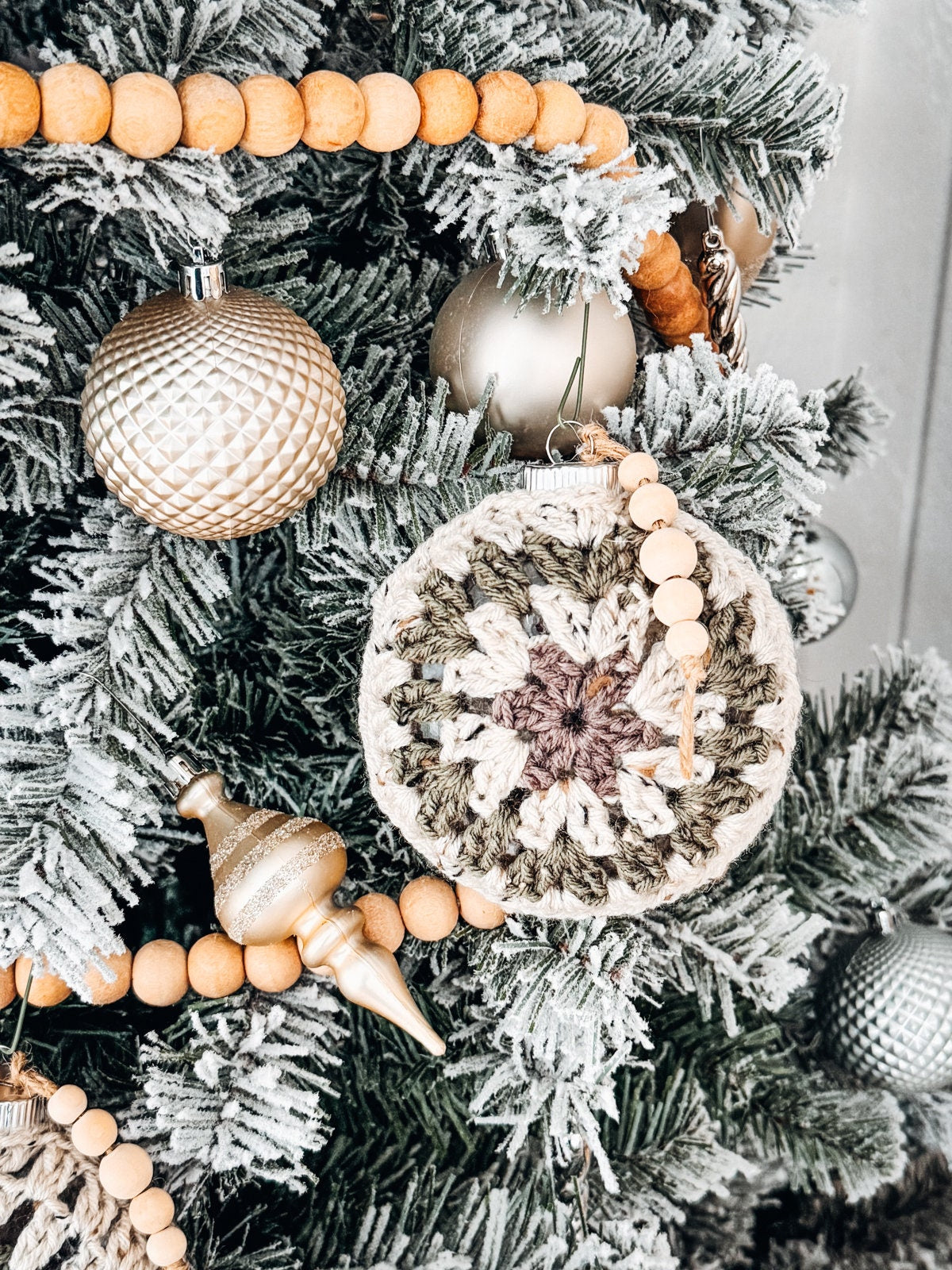 CROCHET PATTERN + VIDEO How to Crochet A Granny Hexagon Christmas Ornament. Instant Digital Download Pattern - Easy Bauble
