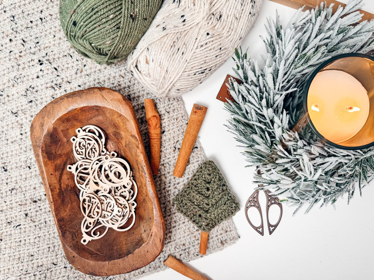 CROCHET PATTERN + VIDEO Christmas Crochet Advent Calendar Pattern. Count Down To Christmas - Cute Pine Christmas Tree + Holiday Gift Tags!