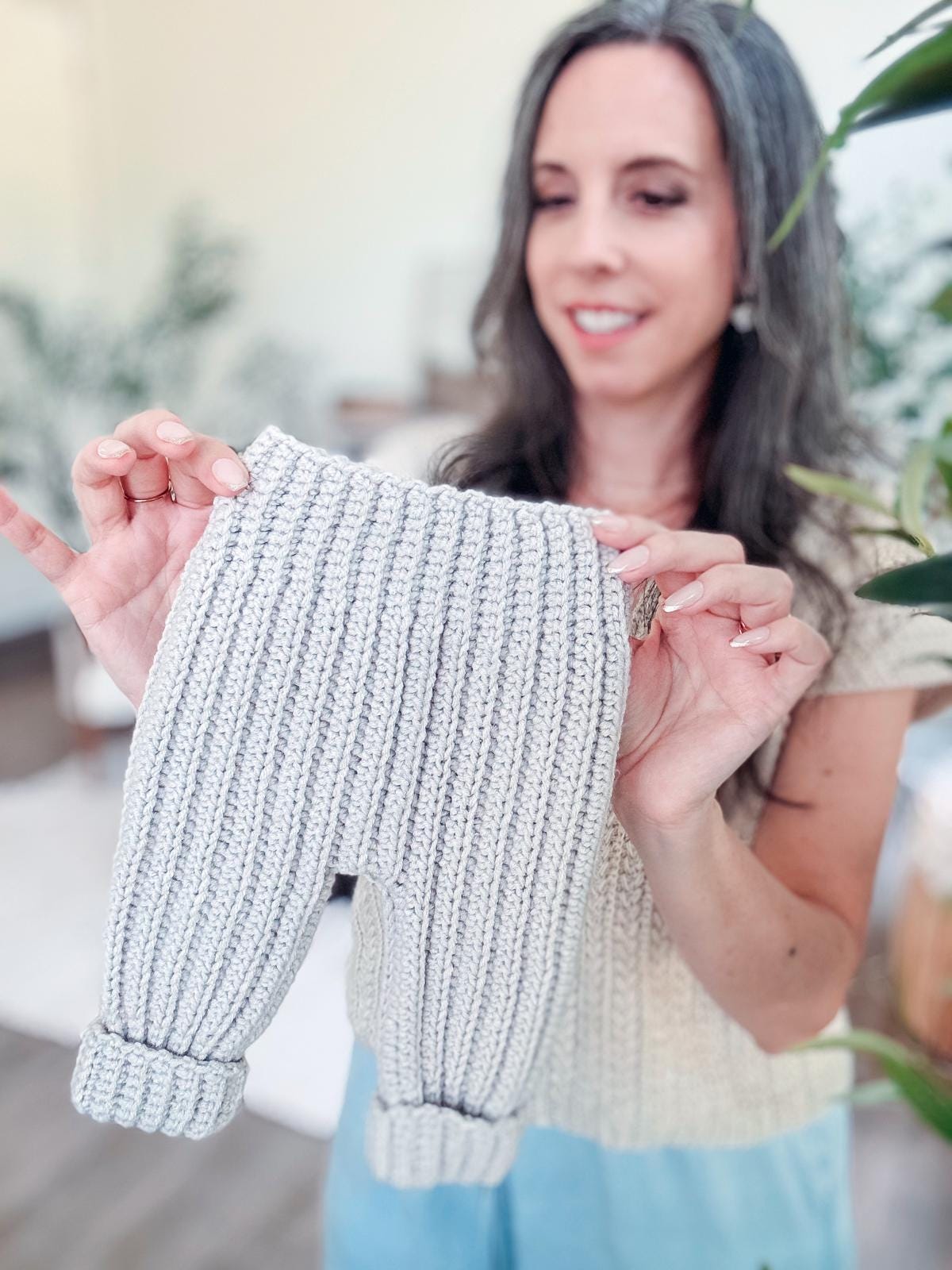 CROCHET PATTERN + VIDEO Easy Crochet Baby Pants Pattern + Video Tutorial. Sizes Newborn (3 months, 6-9 months, 12-18 months, 2-3 years).