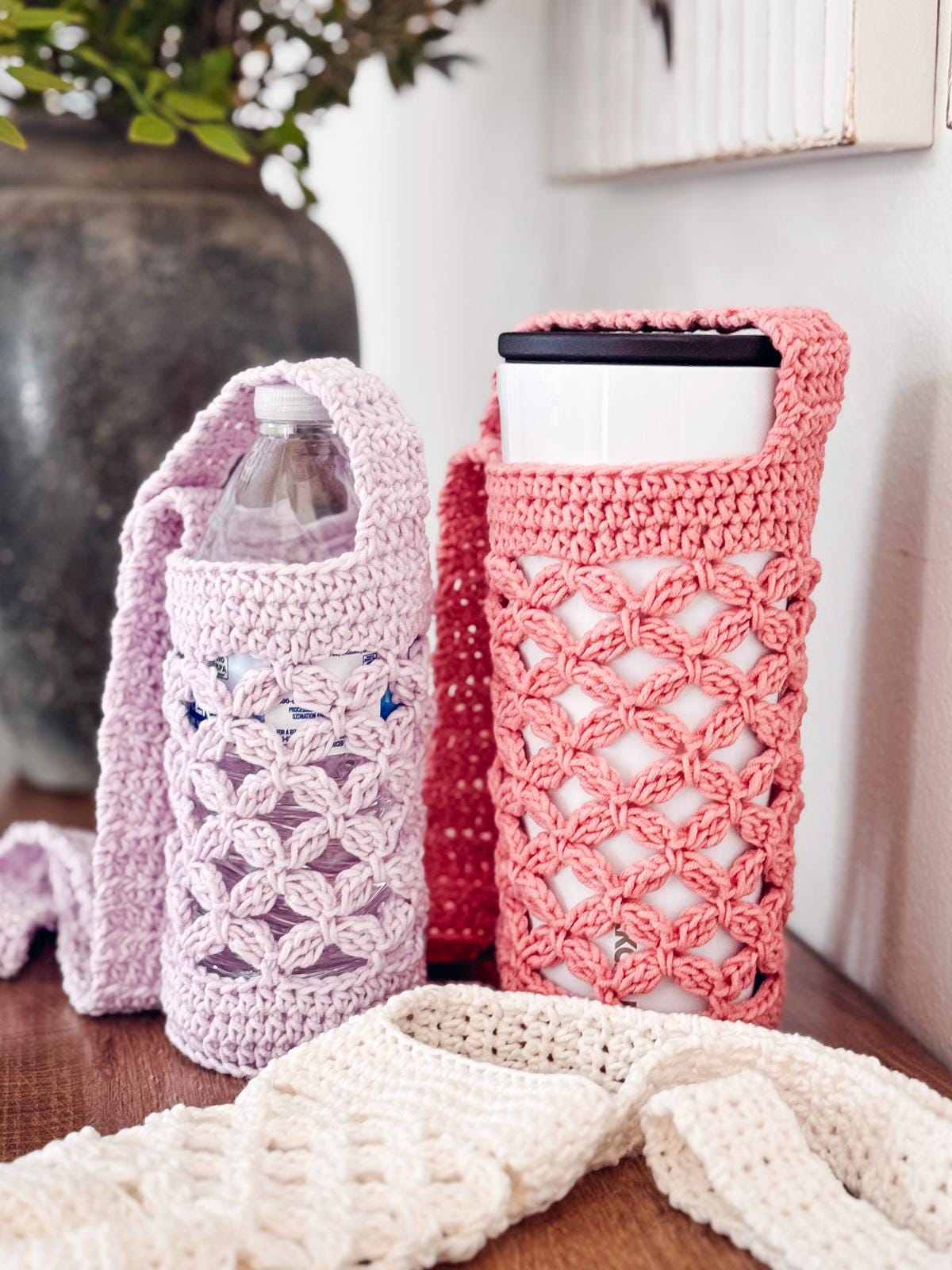CROCHET PATTERN + VIDEO Circle Leaf Crochet Water Bottle Holder Pattern, Easy Diy Drink Carrier, Easy crochet project for markets and gifts.