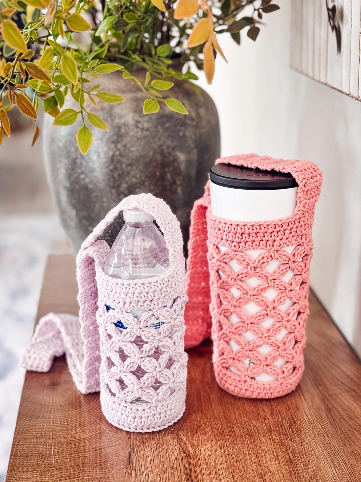 CROCHET PATTERN + VIDEO Circle Leaf Crochet Water Bottle Holder Pattern, Easy Diy Drink Carrier, Easy crochet project for markets and gifts.