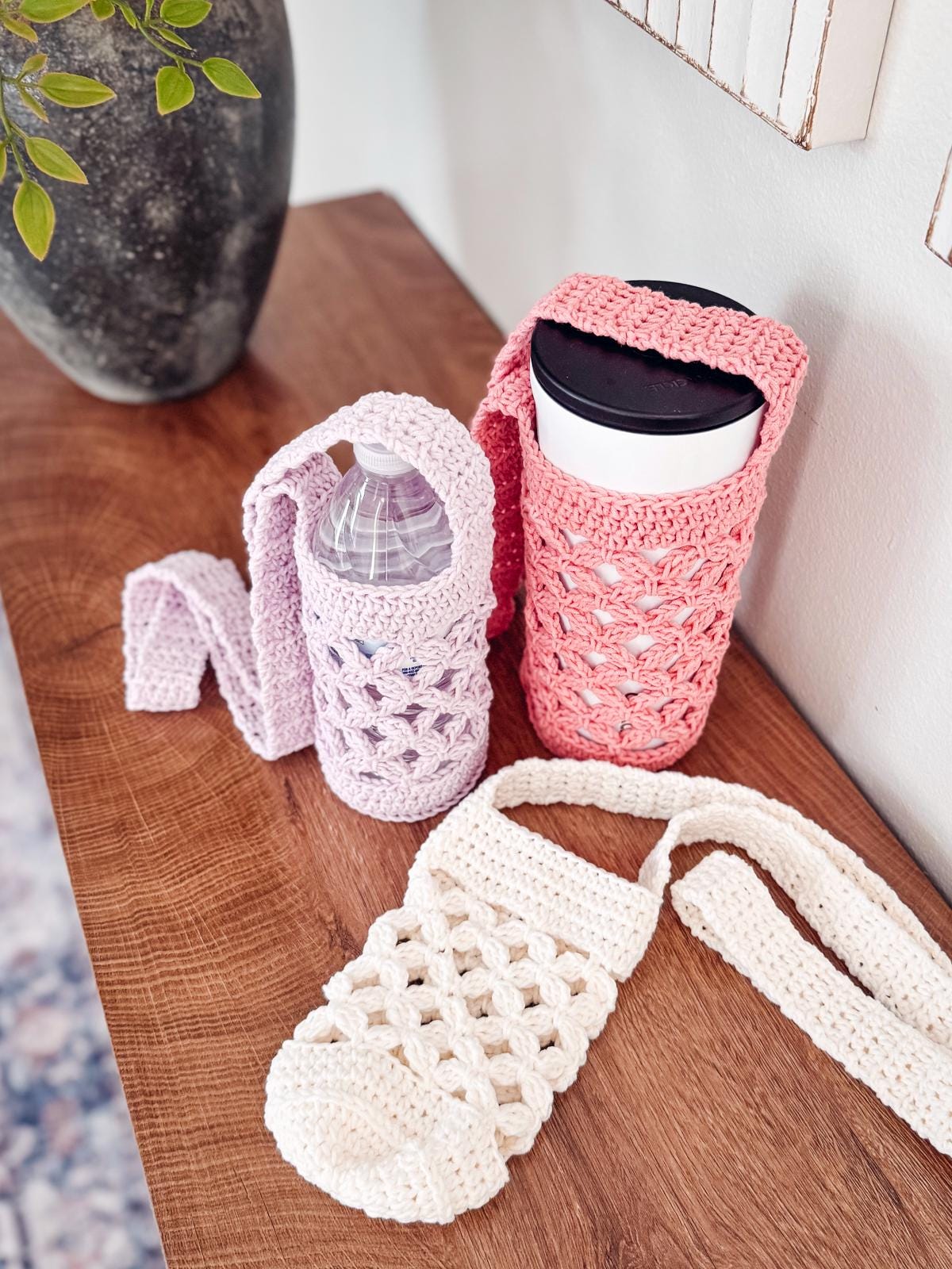 CROCHET PATTERN + VIDEO Circle Leaf Crochet Water Bottle Holder Pattern, Easy Diy Drink Carrier, Easy crochet project for markets and gifts.