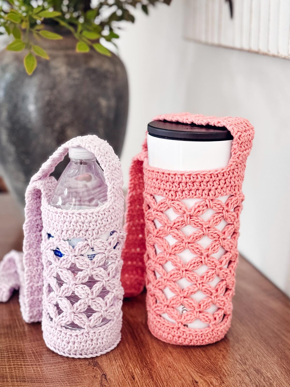 CROCHET PATTERN + VIDEO Circle Leaf Crochet Water Bottle Holder Pattern, Easy Diy Drink Carrier, Easy crochet project for markets and gifts.