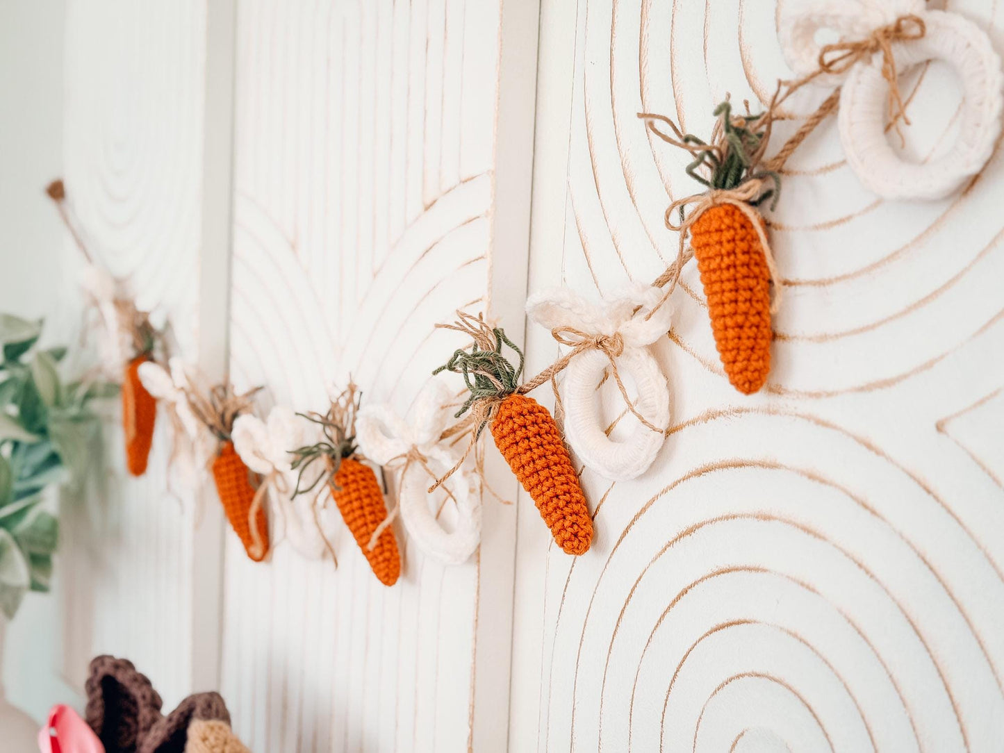 CROCHET PATTERN + VIDEO Bunny Crochet Garland Pattern | Easter Bunny Napkin Rings | Carrot Crochet Garland | Spring Decor | Easter Garland
