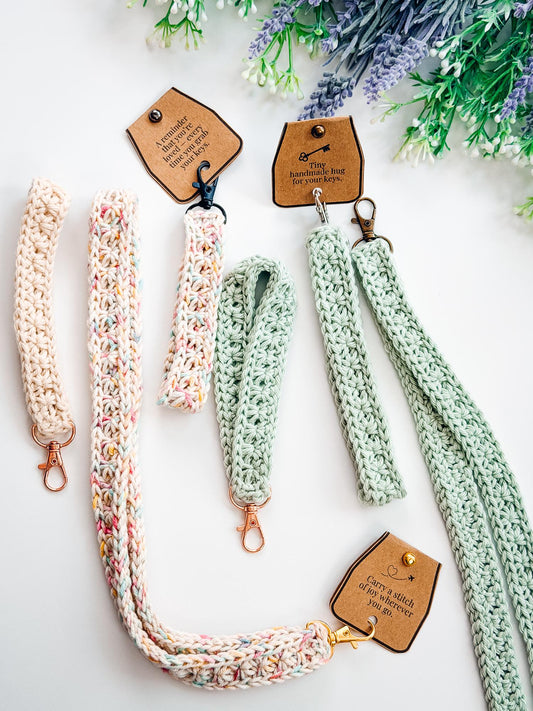 CROCHET PATTERN + VIDEO Petal Loop Crochet Lanyard Pattern, Easy Keychain Pattern, Beginner Friendly Wristlet, Quick Stash Buster Gift