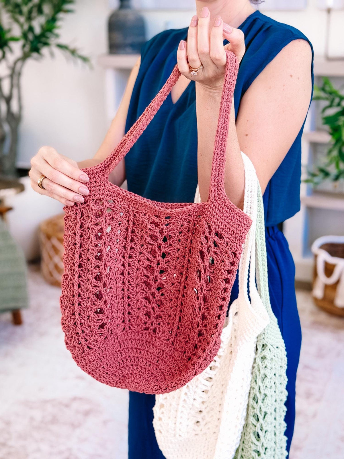 Willow Mesh crochet market bag in dusty rose worn on the shoulder