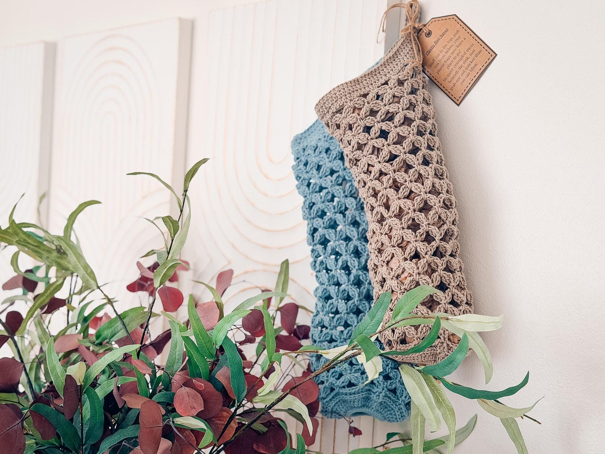 CROCHET PATTERN + VIDEO Circle Leaf Plastic Bag Holder | Textured Kitchen Organizer | 2 Sizes | Instant Pdf Download