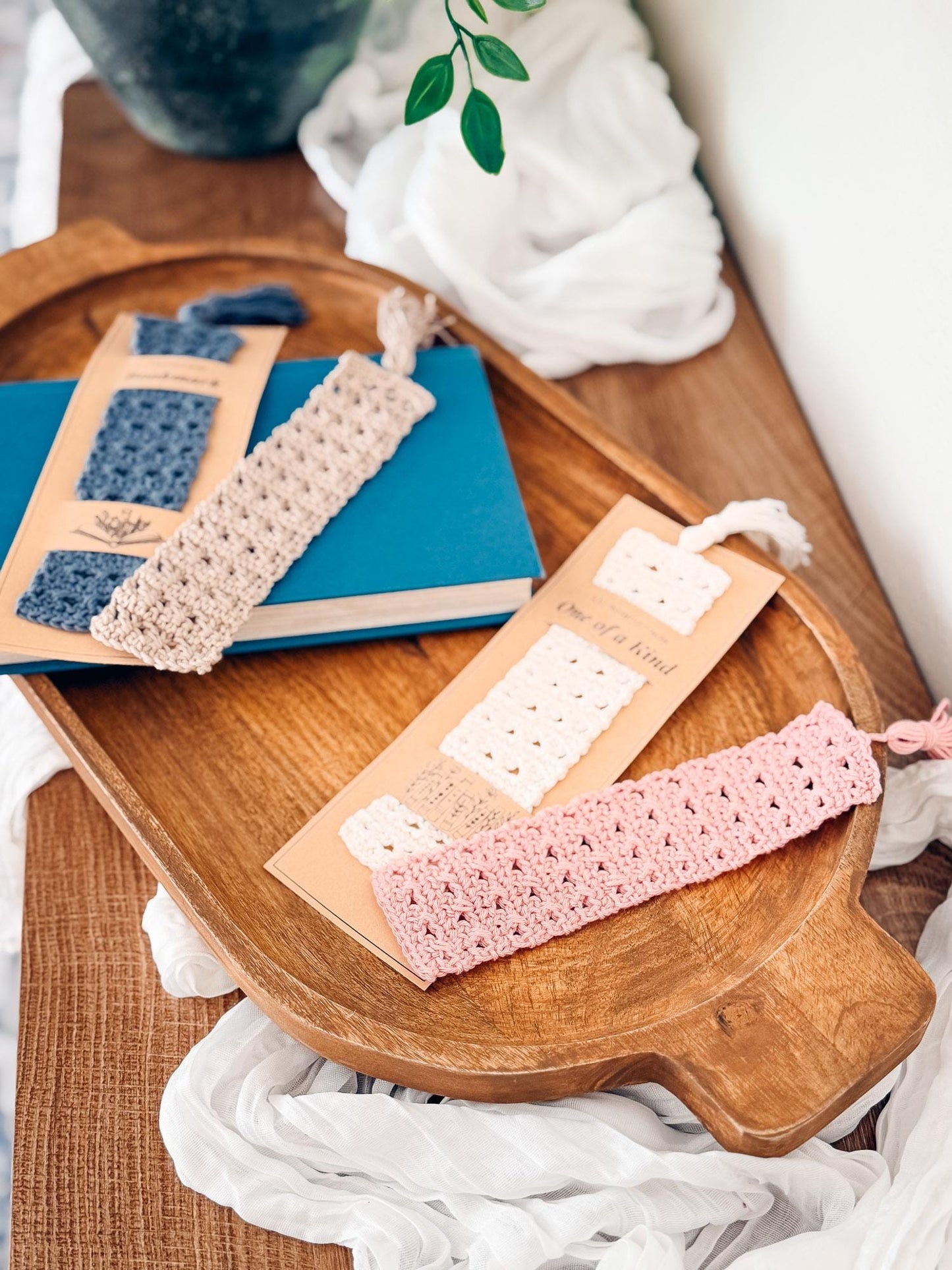 CROCHET PATTERN + VIDEO Reed Crochet Bookmark | Reed Crossover Stitch | Easy Lace Texture | Gift for Readers | Instant Pdf Download