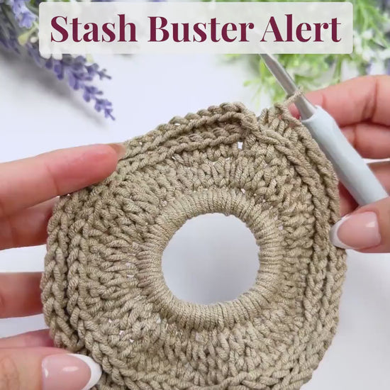 CROCHET PATTERN + VIDEO Circle Leaf Plastic Bag Holder | Textured Kitchen Organizer | 2 Sizes | Instant Pdf Download