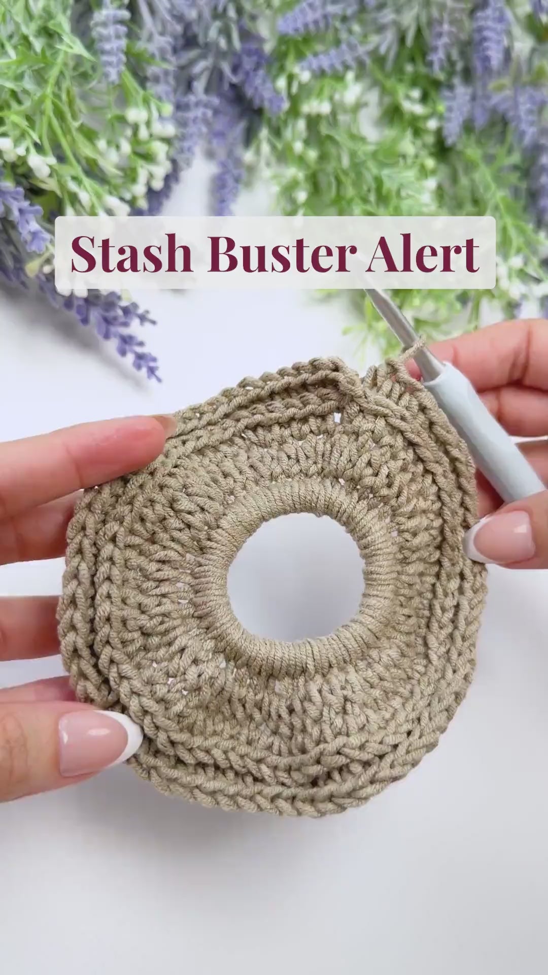 CROCHET PATTERN + VIDEO Circle Leaf Plastic Bag Holder | Textured Kitchen Organizer | 2 Sizes | Instant Pdf Download